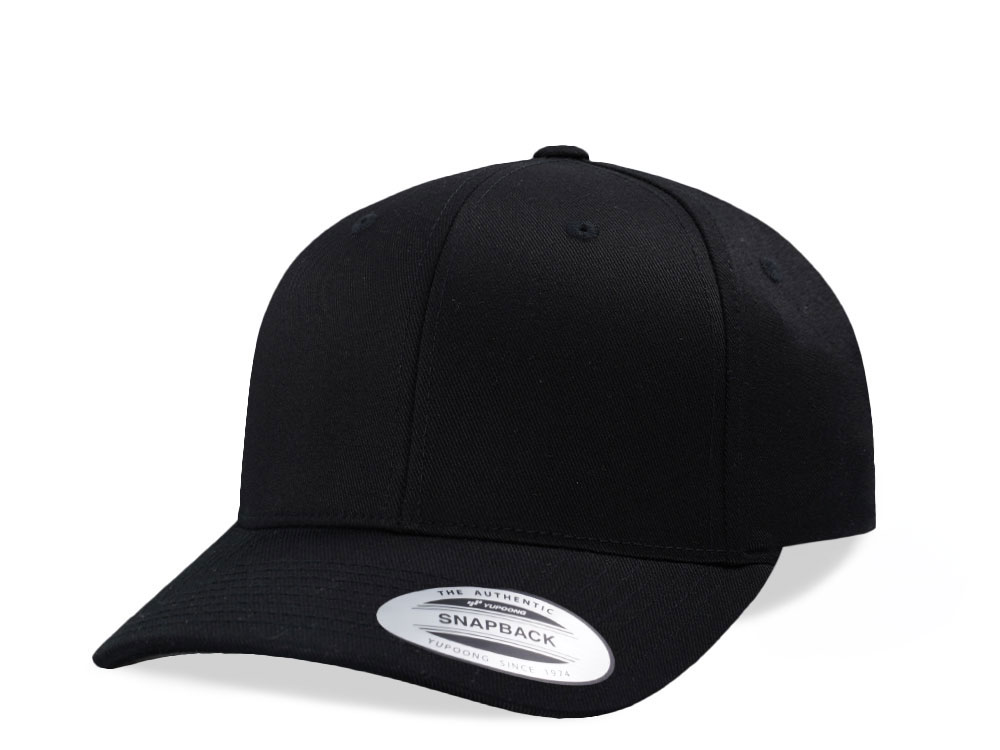 Yupoong Basic Black Curved Snapback  Casquette